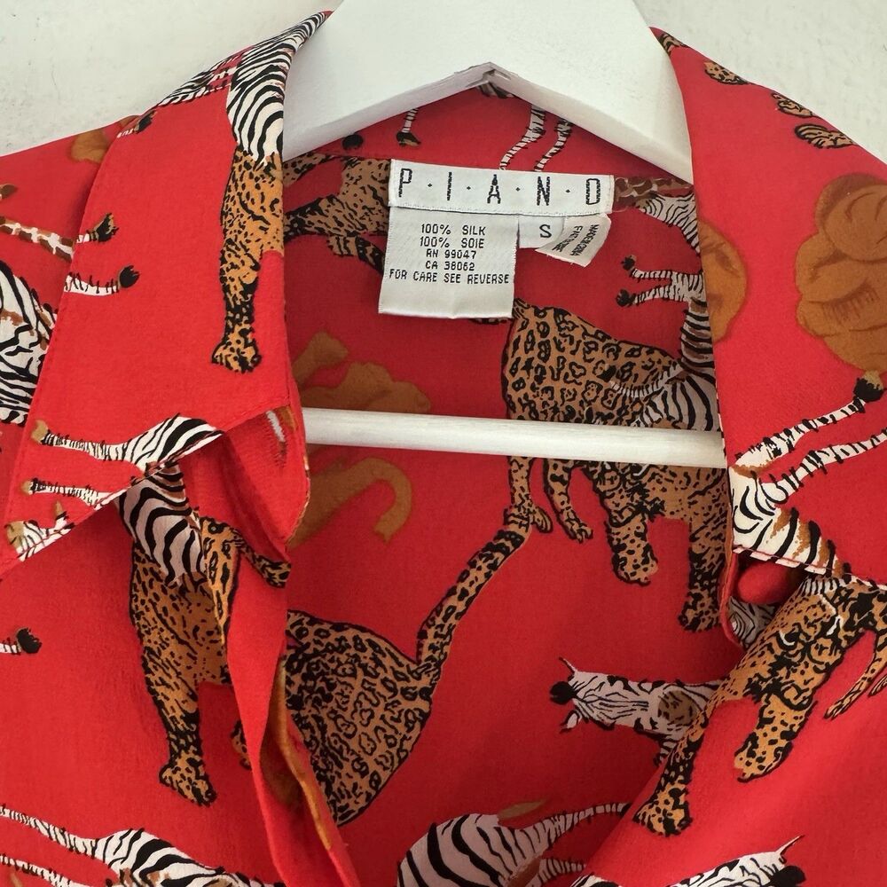 Vintage 100% Silk Piano Blouse Sz S Mob Wife Bold Red Animal Print Old Money - Picture 3 of 16